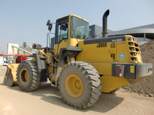 Komatsu Model WA300-3E ปี1997