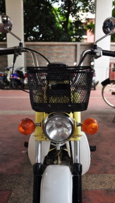 ขายชาลี เครื่องสเเมชหรือเบส์ 125 cc. รถผู้หญิงใช้ พร้อมใช้งาน ขายกำลังจะเรียนจบ ราคา15000บาท