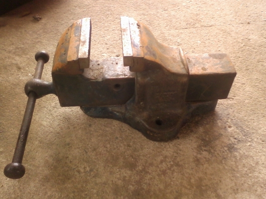 ปากกาจับชิ้นงาน 5 นิ้วของนอกสภาพเดิมๆปากสวยครับไม่คอนครับพร้อมใช้งาน  ของนอกครับไม่ใช่จีนแน่นอนเหล็กดีครับสวยๆครับคุ้มครับราคานี้