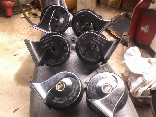 ตรรถยุโรปสวยๆครับเสียงเพราะครับเป็นแตรคู่ครับ  ผลิตในประเทศสเปน  และฝรั่งเศสครับสวยๆครับเสียงดี  เป็นของรถ เบน /ซีตอง  วอลโว่ลครับราคานี้คุ้มครับ