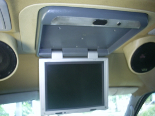 ทีวีติดรถตู้