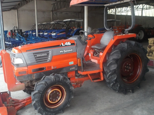 ขายครับ! รถแทรคเตอร์ KUBOTA L46 4WD พร้อมใบมีดดันหน้า