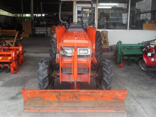 ขายครับ! รถแทรคเตอร์ KUBOTA L46 4WD พร้อมใบมีดดันหน้า