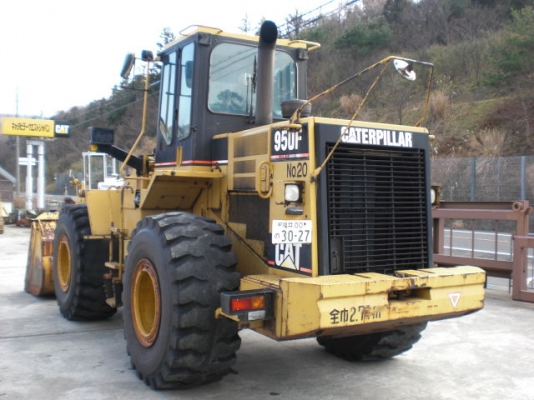 950F-2-4DJ2995รถตักล้อยางรถจอดที่(CSนวนคร)แล้วครับ