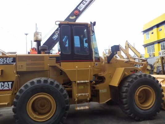 950F-2-4DJ2995รถตักล้อยางรถจอดที่(CSนวนคร)แล้วครับ