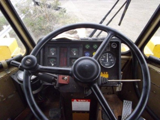 WA150-1-30047รถตักล้อยางตอนนี้รถจอดที่(CSนวนคร)ครับ