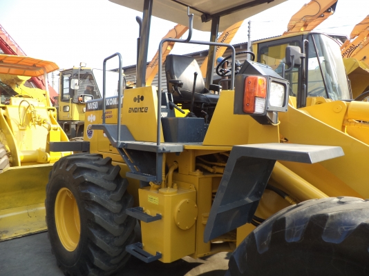 WA150-1-30047รถตักล้อยางตอนนี้รถจอดที่(CSนวนคร)ครับ