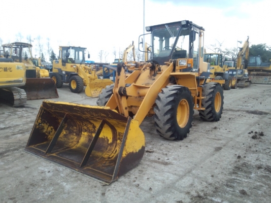 WA100-1-31196รถตักล้อยางตอนนี้รถจอดที่(CSนวนคร)ครับ