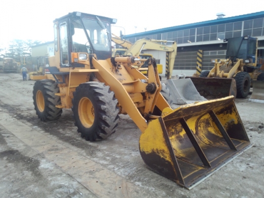 WA100-1-31196รถตักล้อยางตอนนี้รถจอดที่(CSนวนคร)ครับ