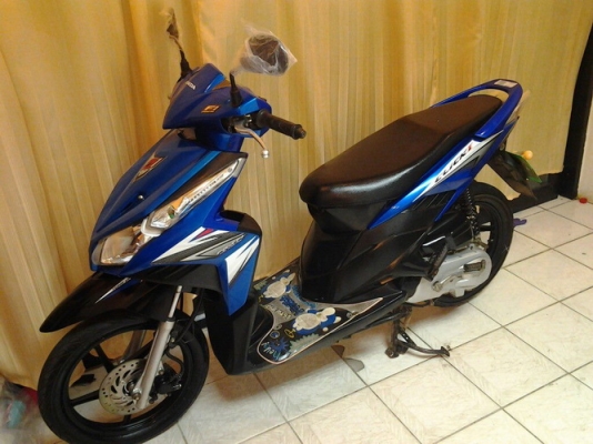 Click-i ตัวท็อป (ล้อแม็กซ์) คอมบายเบรค หัวฉีดPGM-FI สวยๆครับ Click-i ตัวท็อป (ล้อแม็กซ์) คอมบายเบรค หัวฉีดPGM-FI สวยๆครับ