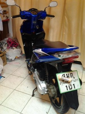 Click-i ตัวท็อป (ล้อแม็กซ์) คอมบายเบรค หัวฉีดPGM-FI สวยๆครับ Click-i ตัวท็อป (ล้อแม็กซ์) คอมบายเบรค หัวฉีดPGM-FI สวยๆครับ