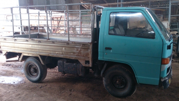 ขายสี่ล้ออีซูซุ MKR เครื่อง 4BE1 - 110 แรง  กระบะสแตนเลสยกหัวได้ รถสวยขายถูกๆ 300,000