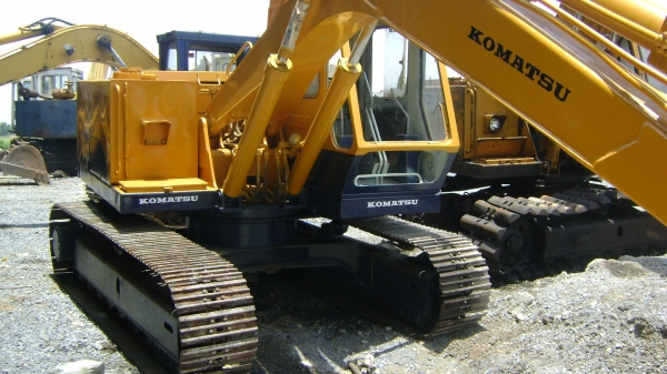 ต้องการขายแบคโฮ pc120-2 ราคา450000 บ. ต้องการขายแบคโฮ pc120-2 ราคา450000 บ.