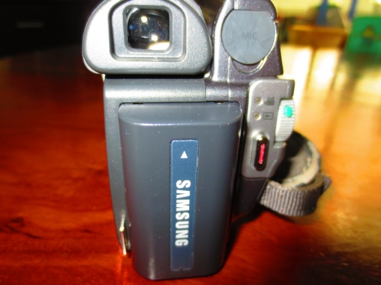 ขายกล้องถ่ายวิดีโอ ยี่ห้อ SAMSUNG มือสอง สภาพดี พร้อมใช้งาน