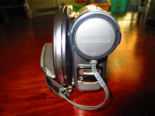 ขายกล้องถ่ายวิดีโอ ยี่ห้อ SAMSUNG มือสอง สภาพดี พร้อมใช้งาน