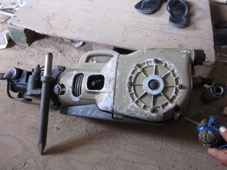 เครื่องแย็ก - เจาะปูน/ คอนกรีต แบบใช้น้ำมัน เครื่องยนต์เบนซิน พร้อมใช้งาน สะดวกใช้งานได้ทุกที่ ไม่ใช้ไฟฟ้า เครื่องแย็ก - เจาะปูน/ คอนกรีต แบบใช้น้ำมัน เครื่องยนต์เบนซิน พร้อมใช้งาน สะดวกใช้งานได้ทุกที่ ไม่ใช้ไฟฟ้า