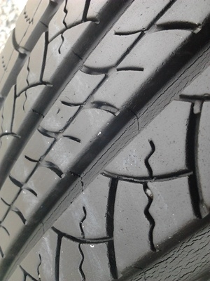 ขายยาง225/65/17 ปี 10 MICHERLIN LATITUDE 1 ชุด ขายยาง225/65/17 ปี 10 MICHERLIN LATITUDE 1 ชุด