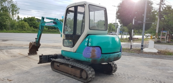 รถขุดโคมัตสุ PC30-7 เก๋ง