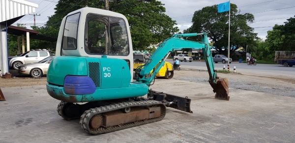 รถขุดโคมัตสุ PC30-7 เก๋ง