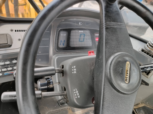 ขาย รถตักล้อยาง KOMATSU WA 300-3 นำเข้าจากญี่ปุ่นโดยตรง โทร.090-986-2521 อ๊อบ