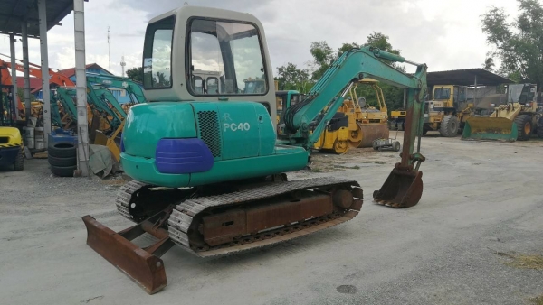 ขาย KOMATSU PC40-7 เก๋ง สวย นำเข้าจากญี่ปุ่น โทร.090-986-2521 อ๊อบ ขาย KOMATSU PC40-7 เก๋ง สวย นำเข้าจากญี่ปุ่น โทร.090-986-2521 อ๊อบ