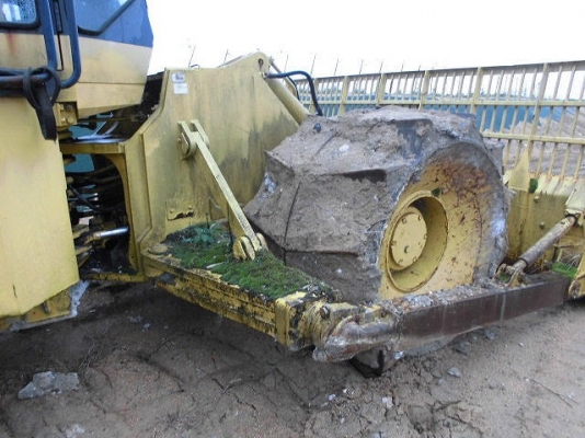 รถดันล้อเหล็ก KOMATSU รุ่น WF450T-1