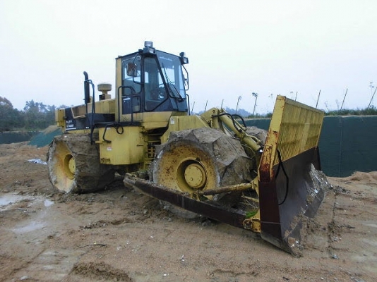 รถดันล้อเหล็ก KOMATSU รุ่น WF450T-1