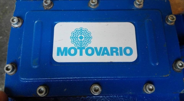 หัวเกียร์ทดรอบอิตาลี่ของใหม่ MOTOVARIO ITALY อัตราทด 1:11 (130 rpm) เพลาออก 2 ทาง ใช้กับมอเตอร์ขนาด หัวเกียร์ทดรอบอิตาลี่ของใหม่ MOTOVARIO ITALY อัตราทด 1:11 (130 rpm) เพลาออก 2 ทาง ใช้กับมอเตอร์ขนาด