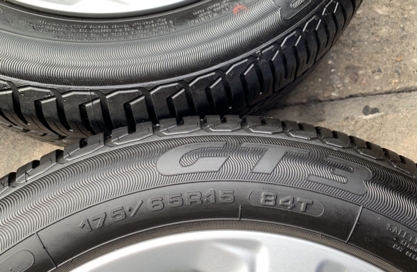 ล้อแม็กป้ายแดง Honda New Jazz ตัวรองท็อป ขอบ 15 พร้อมยางป้ายแดง 175-65-15 GoodYear  ปี 19 สวยกริ๊บ