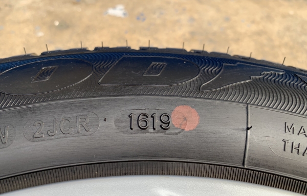 ล้อแม็กป้ายแดง Honda New Jazz ตัวรองท็อป ขอบ 15 พร้อมยางป้ายแดง 175-65-15 GoodYear  ปี 19 สวยกริ๊บ