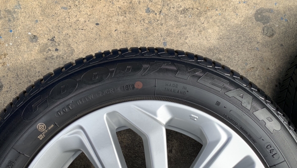 ล้อแม็กป้ายแดง Honda New Jazz ตัวรองท็อป ขอบ 15 พร้อมยางป้ายแดง 175-65-15 GoodYear  ปี 19 สวยกริ๊บ