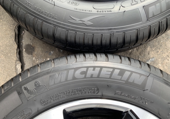 ล้อแม็ก Honda Jazz GK ขอบ 15 สีดำปัดหน้าเงา พร้อมยางน้องๆป้ายแดง 175-65-15 Michelin ปี 18 ล้อแม็ก Honda Jazz GK ขอบ 15 สีดำปัดหน้าเงา พร้อมยางน้องๆป้ายแดง 175-65-15 Michelin ปี 18