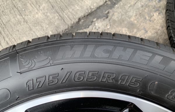 ล้อแม็ก Honda Jazz GK ขอบ 15 สีดำปัดหน้าเงา พร้อมยางน้องๆป้ายแดง 175-65-15 Michelin ปี 18 ล้อแม็ก Honda Jazz GK ขอบ 15 สีดำปัดหน้าเงา พร้อมยางน้องๆป้ายแดง 175-65-15 Michelin ปี 18