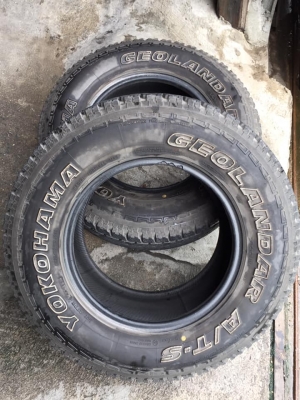 ขายYokohama.235/70/15ปี5115 แก้มขาวดอกยางแน่นๆ สนใจโทร0879050181.ส่งได้ทั่วไทย