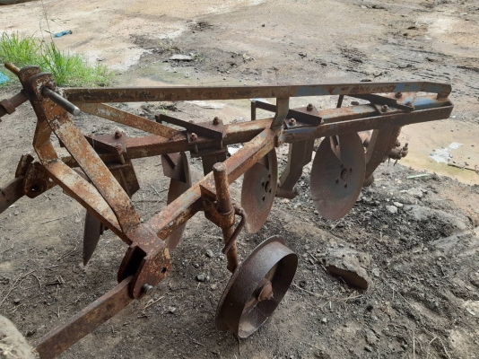 ผานสี่ใบสภาพใช้งานใด้สนใจติดต่อมาคับ ผานสี่ใบสภาพใช้งานใด้สนใจติดต่อมาคับ