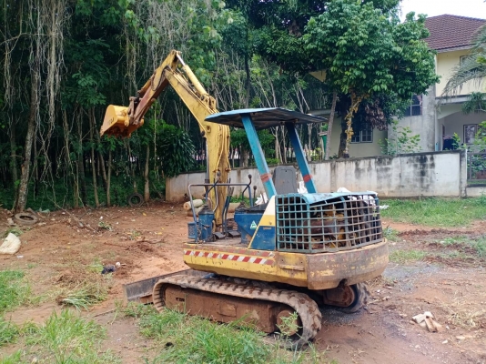 มี VDO ให้ชม.รถแบคโฮ KOMATSU PC30-6 แทรคยางช่วงล่างใหม่ ราคา 165000