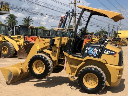 ขายรถตักล้อยาง CAT 901B (3,XXX ชั่วโมง) นำเข้าเองจากญี่ปุ่น สภาพสวยพร้อมใช้งาน มีVDOการทำงานครับ