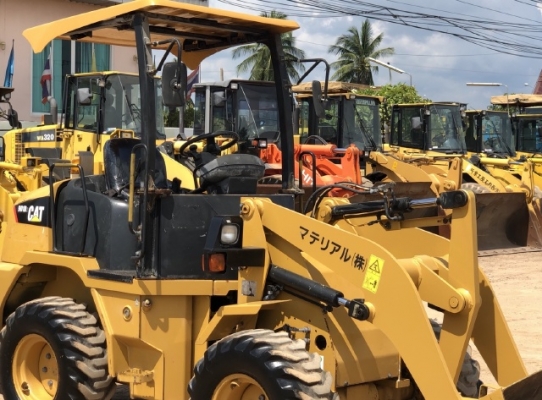 ขายรถตักล้อยาง CAT 901B (3,XXX ชั่วโมง) นำเข้าเองจากญี่ปุ่น สภาพสวยพร้อมใช้งาน มีVDOการทำงานครับ