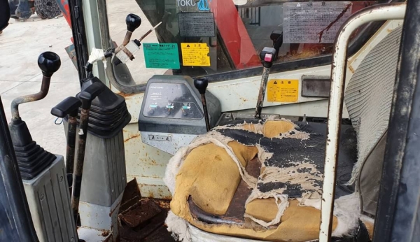 ขายด่วนรถแบคโฮขนาด7.5ตันหัวเก๋งซูมิโตโม่75F2เทียบเท่าPC75คลนโทลน้ำมันปั้มนี้วระบบไฟฟ้าครบเร็วแรงไม่โหลดเครื่อง 4สูบ อีซูซู4JB1รถนอกเพื่งนำเข้ามาใหม่จากญี่ปุ่นยังไม่ได้ใช้ในไทยเลย