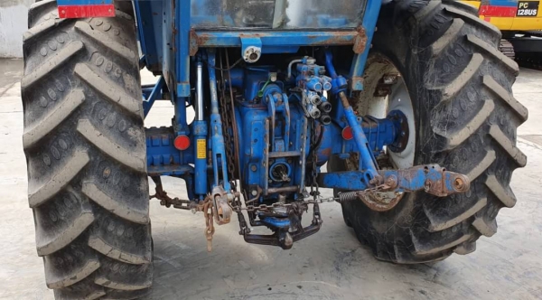 ขายด่วน375,000บาทรถไถ FORD 6610 หัวเก๋ง 4WD           2เเพลา4สูบสีเดิมรถนอกเพื่งนำเข้ามาใหม่ สถาพดีพร้อมใช้