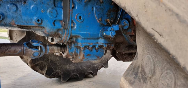 ขายด่วน375,000บาทรถไถ FORD 6610 หัวเก๋ง 4WD           2เเพลา4สูบสีเดิมรถนอกเพื่งนำเข้ามาใหม่ สถาพดีพร้อมใช้