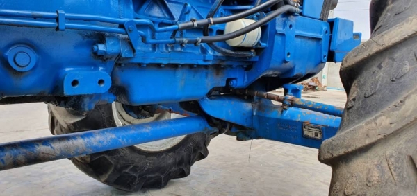 ขายด่วน375,000บาทรถไถ FORD 6610 หัวเก๋ง 4WD           2เเพลา4สูบสีเดิมรถนอกเพื่งนำเข้ามาใหม่ สถาพดีพร้อมใช้