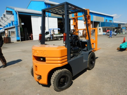โฟล์คลิฟท์เบนซินTOYOTA 2 - 3 ตัน