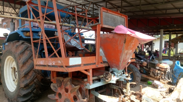 ขายฟอร์ด 6610 สองเพลา T6 พร้อมดันหน้า หางไถ เครื่องปลูกอ้อย เล่มทะเบียน