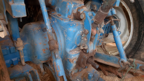 ขายฟอร์ด 6610 สองเพลา T6 พร้อมดันหน้า หางไถ เครื่องปลูกอ้อย เล่มทะเบียน