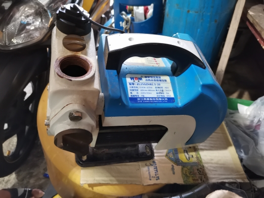 ขาย!! ปั้มน้ำหอยโข่งอินเวอร์เตอร์.ขนาดท่อ1"ไฟ220v.พร้อมใช้ ขาย!! ปั้มน้ำหอยโข่งอินเวอร์เตอร์.ขนาดท่อ1"ไฟ220v.พร้อมใช้