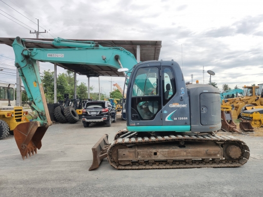 รถขุดรุ่นยอดนิยม KOBELCO SK135SR-2 YY-05 นำเข้าจากญี่ปุ่นโดยตรง โทร.090-986-2521 อ๊อบ