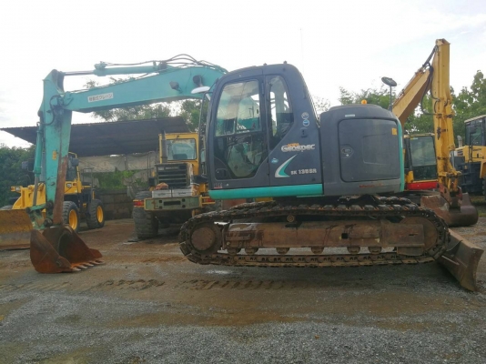 รถขุดรุ่นยอดนิยม KOBELCO SK135SR-2 YY-05 นำเข้าจากญี่ปุ่นโดยตรง โทร.090-986-2521 อ๊อบ
