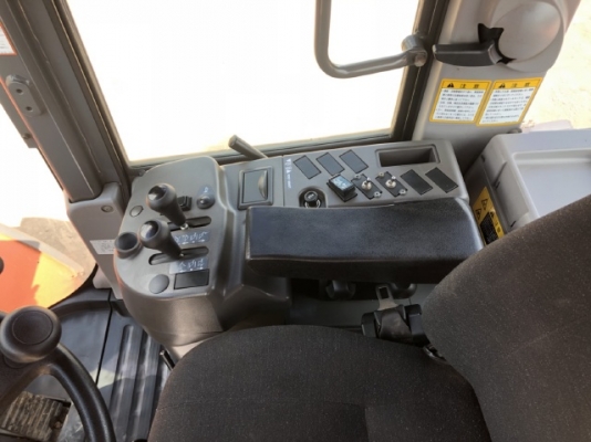 ขายรถตักล้อยาง HITACHI ZW150 (เทียบเท่า WA270-6) ปี 2013 นำเข้าเองจากญี่ปุ่น สวยพร้อมใช้ มีVDOการทำงานครับ