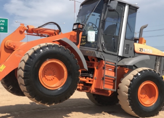 ขายรถตักล้อยาง HITACHI ZW150 (เทียบเท่า WA270-6) ปี 2013 นำเข้าเองจากญี่ปุ่น สวยพร้อมใช้ มีVDOการทำงานครับ